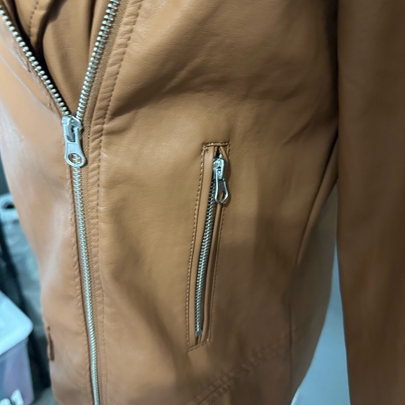 Vine & Valley women’s size M faux leather Moto‎ crop jacket/front zip closure - Picture 4 of 10